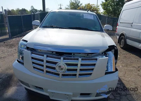 2011 Cadillac Escalade Luxury z USA, uszkodzony, nr VIN 1GYS4BEF0BR368855